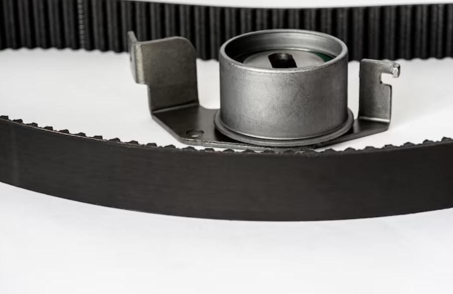 Correia Lisa vs. Correia em V: Qual a diferença e por que você precisa saber disso na hora de trocar?