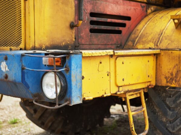 Tampas laterais Caterpillar originais custam caro demais? Conheça a alternativa com a mesma qualidade
